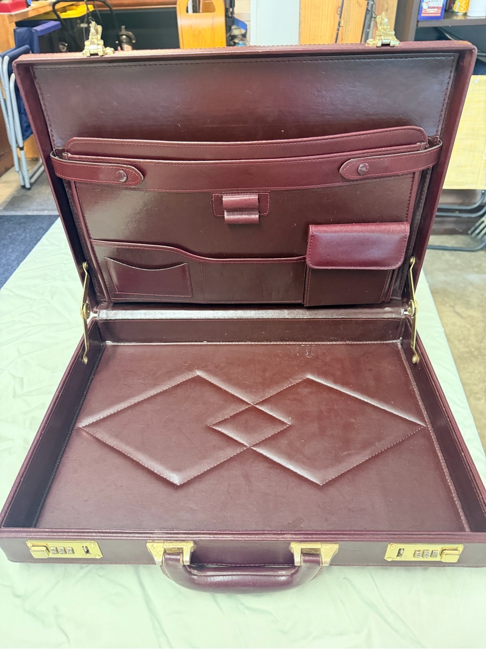 Men's Leather Briefcase - Burgundy
